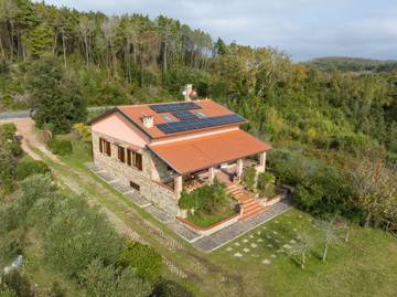 Maison De Vacances pour 9 Personnes dans Monteverdi Marittimo, Province de Pise, Photo 1