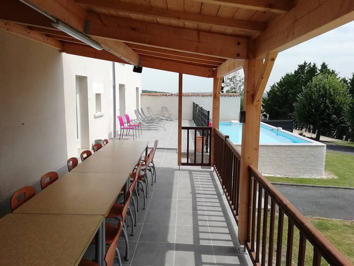 Gîte pour 15 personnes, avec jardin ainsi que terrasse et piscine à Vendeuvre-du-Poitou - 3