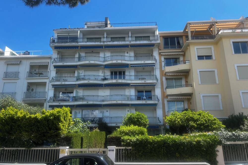 Appartement entier, Croisette Palm beach sur plage bijou in Cannes, Côte méditerranéenne (France)