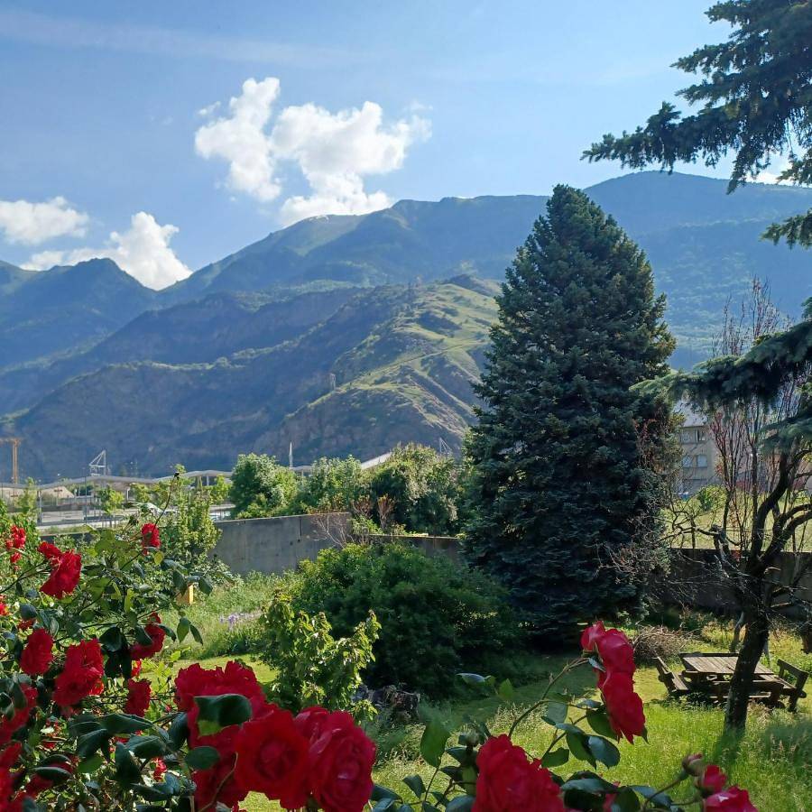 Chalet Les Cols - Chambres avec terrasse & jardin - proche de la nouvelle gare in Saint-Jean-de-Maurienne, Région de Saint-Jean-de-Maurienne