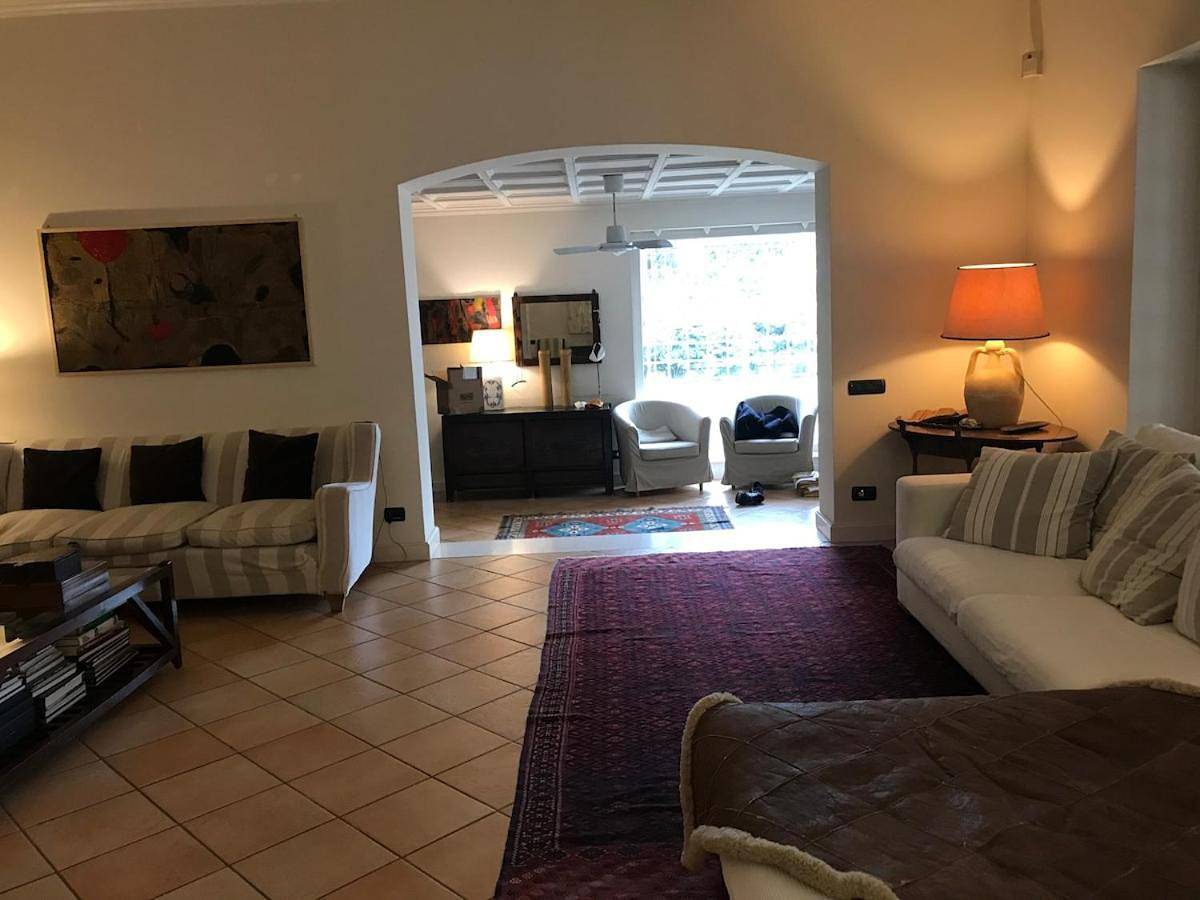 Luxury Villa with Swimming Pool in Rome in La Massimina-Casale Lumbroso, Roma