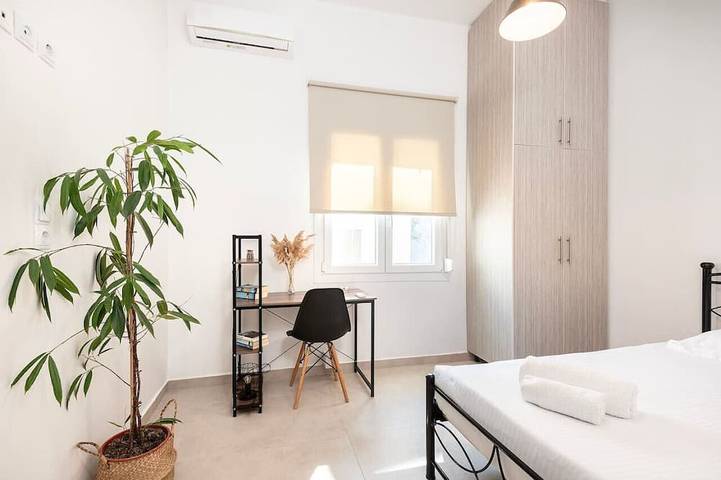 Geheel appartement, Spacious & Luxe 3 Br Downtown in Kos Stad, Kos