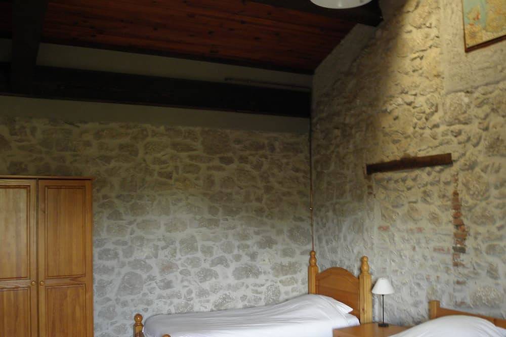 Grand gîte en pleine nature in Camarade (Ariège), Parc naturel régional des Pyrénées ariégeoises