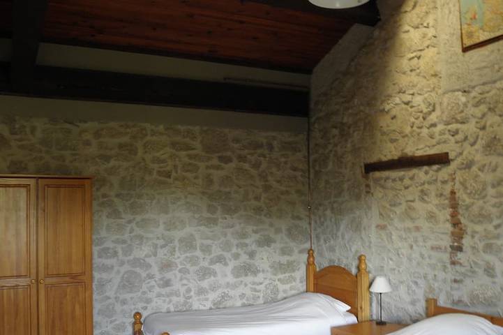 Gîte pour 13 personnes, avec terrasse ainsi que jardin et piscine à Camarade (Ariège) - 2