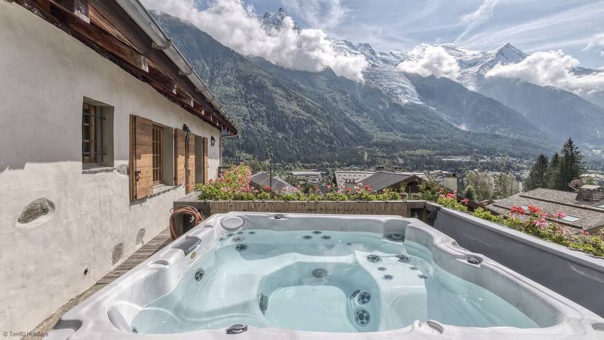 Chalet pour 8 personnes, avec Balcon ainsi que Jacuzzi et Terrasse à Chamonix-Mont-Blanc