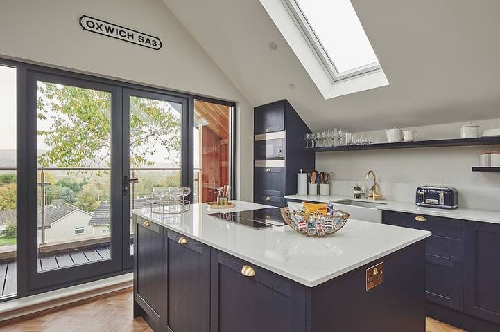 Glamping for 6 people, with terrace in Gower