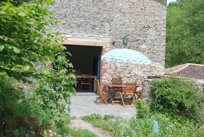 Location de vacances pour 6 personnes, avec vue et jardin à Saint-Pierre-des-Échaubrognes - 3