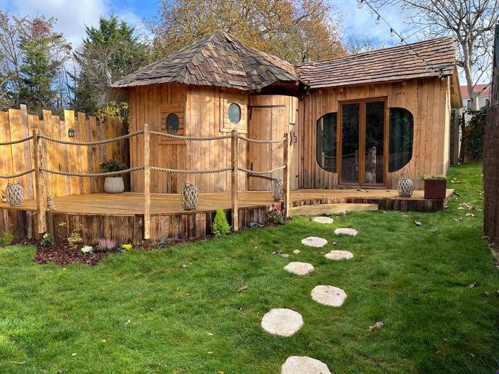 Maison d’hôte pour 2 personnes, avec Balcon et Terrasse ainsi que Jardin et Piscine