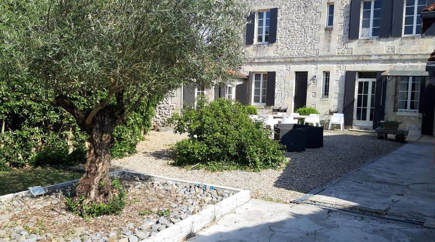 Gîte pour 2 personnes, avec piscine et terrasse à Moulis-en-Médoc