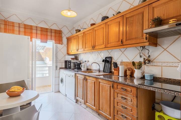 Entire apartment, Apartment 'Setúbal Dreams' with Sea View, Private Garden and Wi-Fi in Setúbal, Arrábida Natural Park