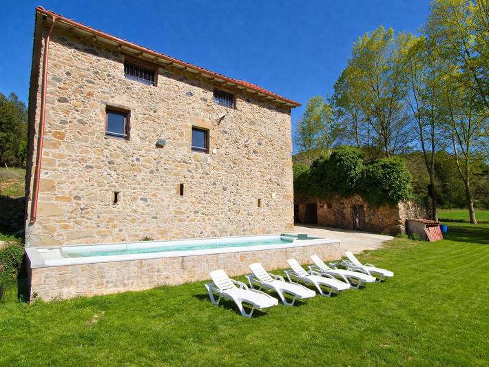 Chalet para 12 personas, con Balcón y Terraza además de Jardín y Piscina en Garrotxa - 2