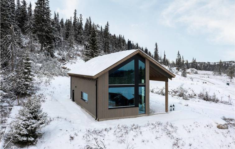 Gîte pour 7 personnes, avec terrasse ainsi que sauna et jardin dans Bø