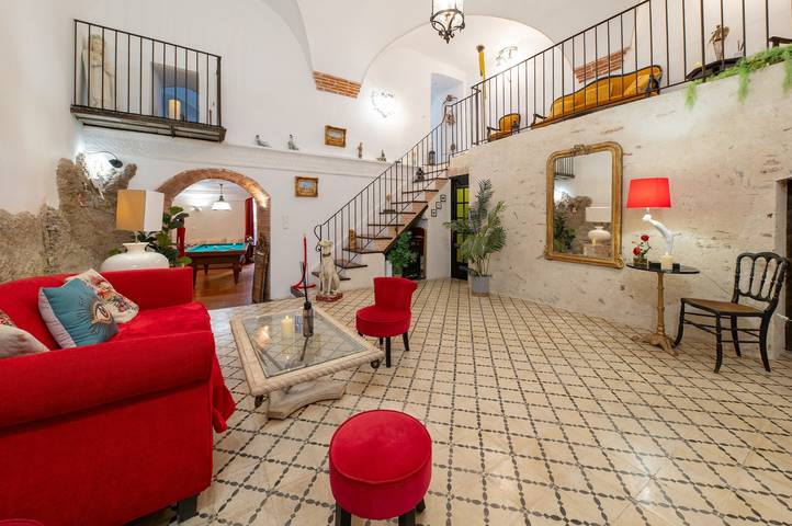 Entire apartment, 150 m² in a 16th-century former defense tower in Bastia, Cap Corse
