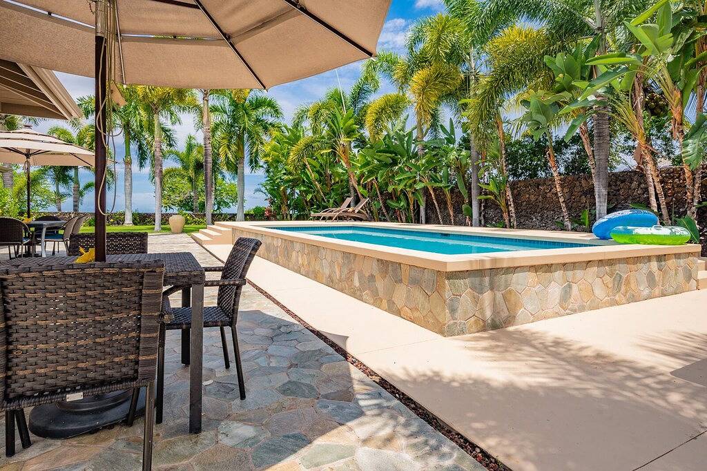 5★Resort like paradise, heated pool, ocean views, Ac, peaceful gated community. in Komohana Kai, Alii Kai