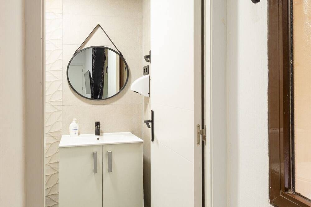 Cozy Double Room with Bathroom Gran Via | 034 in Centro (Madrid), Madrid