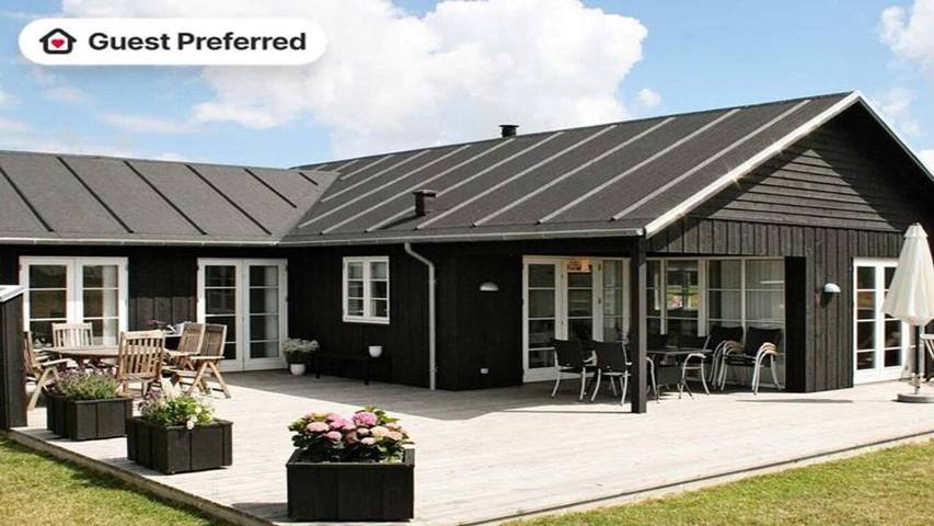 Ferienhaus für 10 Personen, mit Terrasse und Sauna sowie Ausblick in Nysted