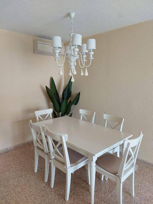 Appartement entier, Sunny, spacious 3 bedroom apartment with seaview - L1 Red line stop Paradis 2 min walk from rental in La Vila Joiosa, Costa Blanca