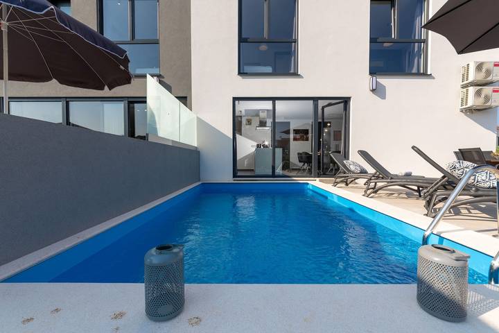 Villa pour 6 personnes, avec piscine et balcon à Funtana - 3