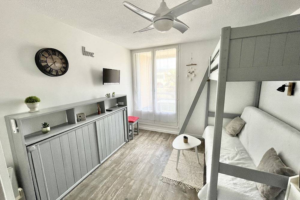 Appartement entier, Studio 4 Pers - Situé à 400m de la plage in Bormes-les-Mimosas, Parc national de Port-Cros