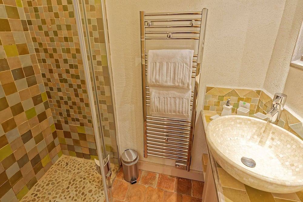 Apartamento entero, L'Ours -Apartamento-Premium-Baño con bañera-Vista al patio in Riquewihr, Parque natural regional de los Ballons des Vosges
