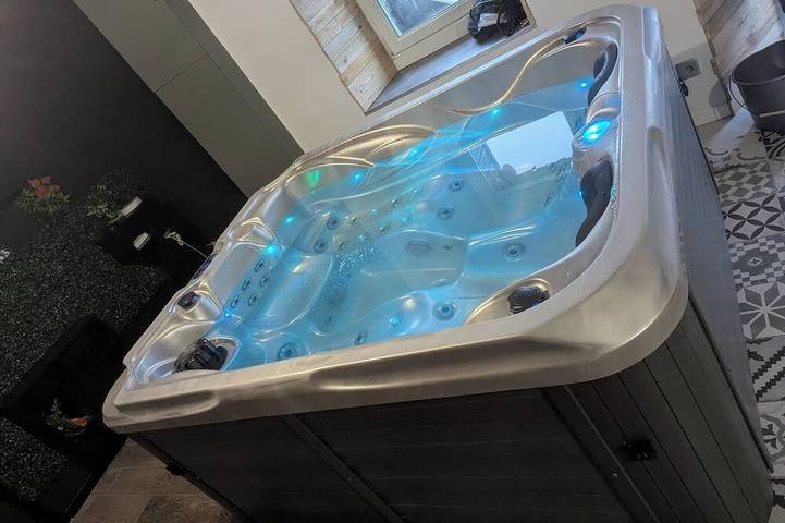 Location de vacances pour 2 personnes, avec jacuzzi à Le Genest-Saint-Isle