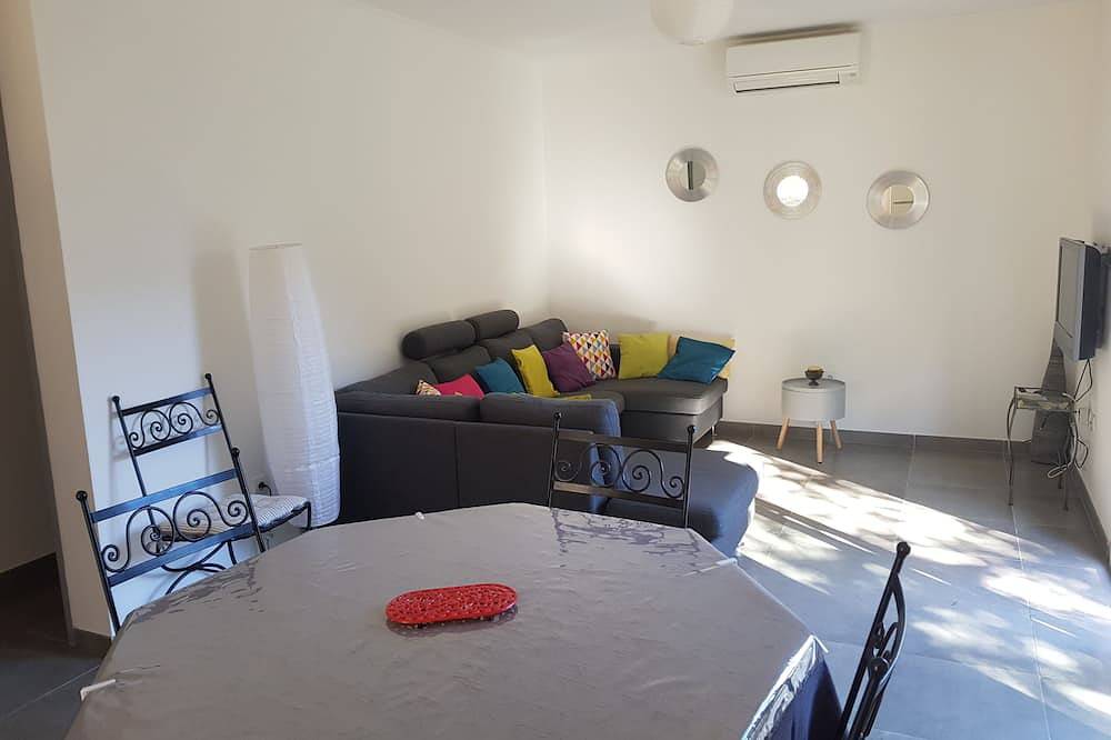 Petite maison de campagne:Très grande propriété avec piscine. in Lama, Région de Calvi