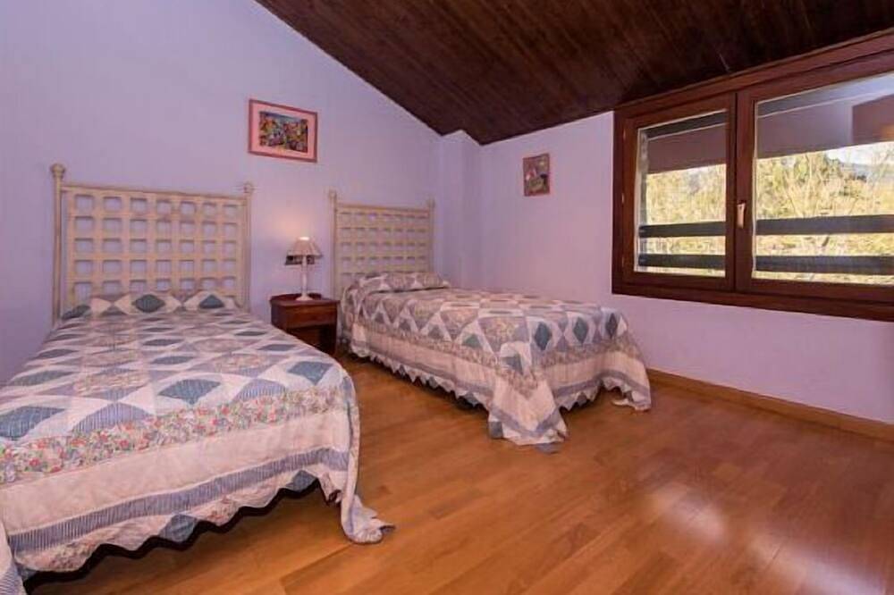 Self catering Can Oscar for 12 people in la Seu d'Urgell, Catalan Pyrenees