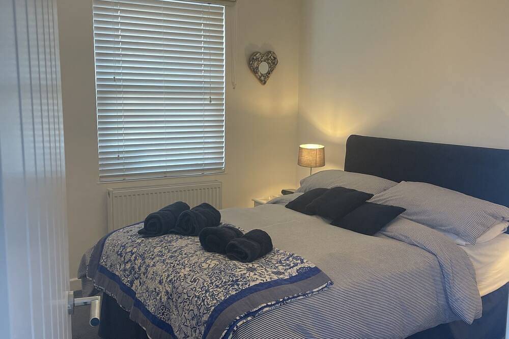 Delightful Cottage on Shaldon Green, 50m to Beach, Nautical Decor | Sleeps 4-6 in Shaldon, Devon