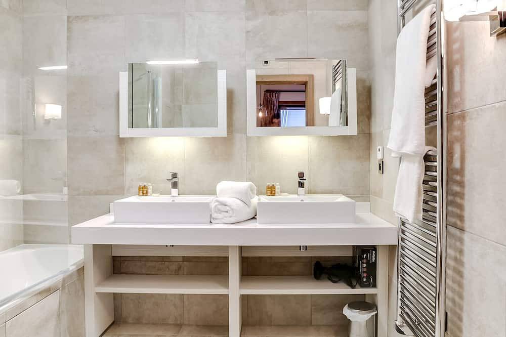 Apartamento entero, Piso lujoso en Courchevel Village, junto a comercios y pistas, con aparcamiento y acceso a gimnasio in Saint-Bon-Tarentaise, Les Trois Vallées