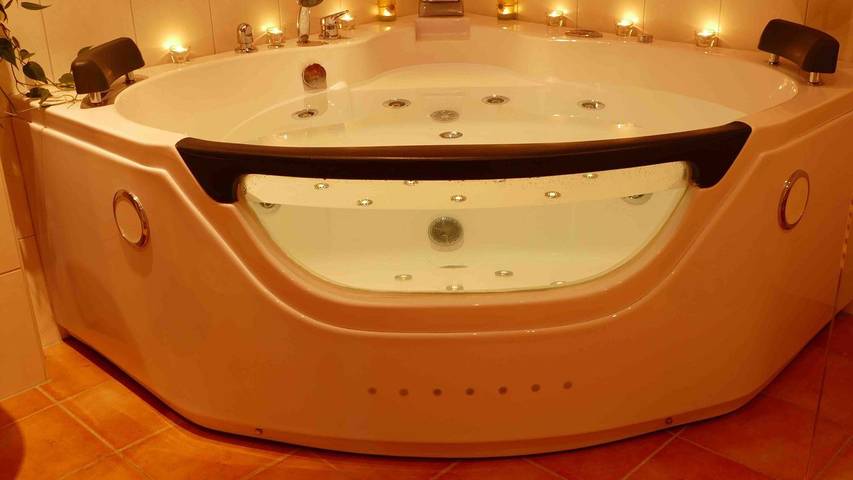 Ferienwohnung für 2 Personen, mit Terrasse und Whirlpool sowie Garten und Sauna in Diemelstadt