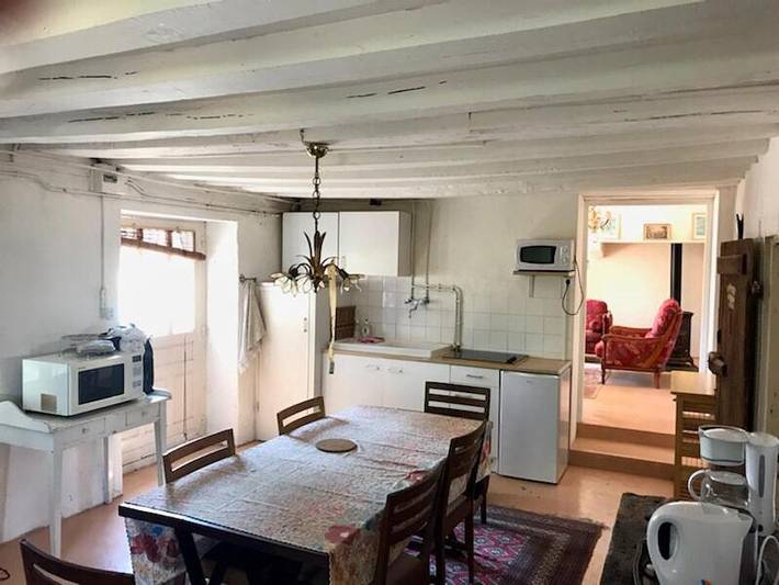 Location de vacances pour 6 personnes, avec jardin ainsi que vue et piscine à Épineuil-le-Fleuriel - 2