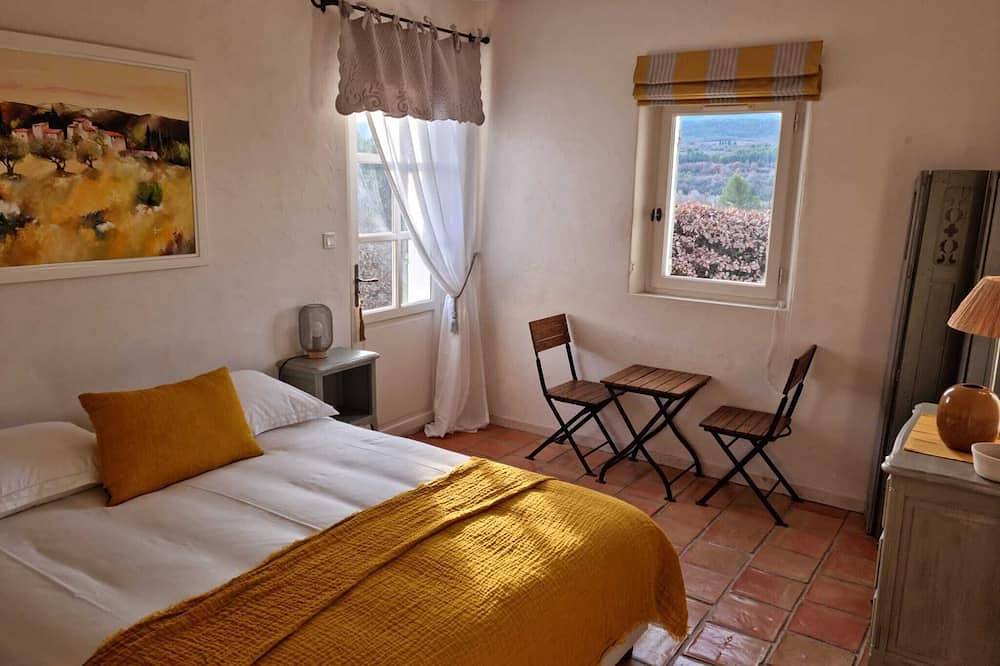 Charming, quiet house with view of the Luberon in Goult, Regionaler Naturpark Luberon