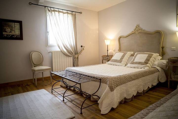 Gîte pour 24 personnes, avec sauna ainsi que jacuzzi et jardin à Vallabrègues - 3