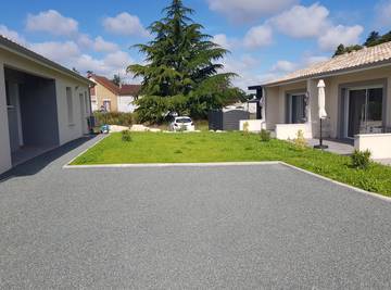 Gîte pour 2 personnes, avec terrasse et jardin, animaux acceptés à Jonzac