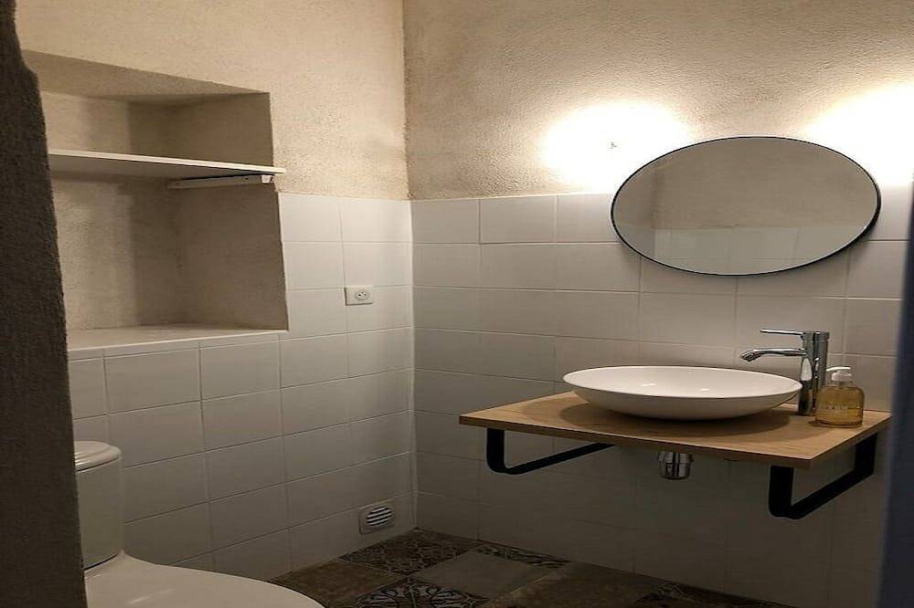 Ganze Wohnung, Charming little garden apartment in village center in Cap Corse