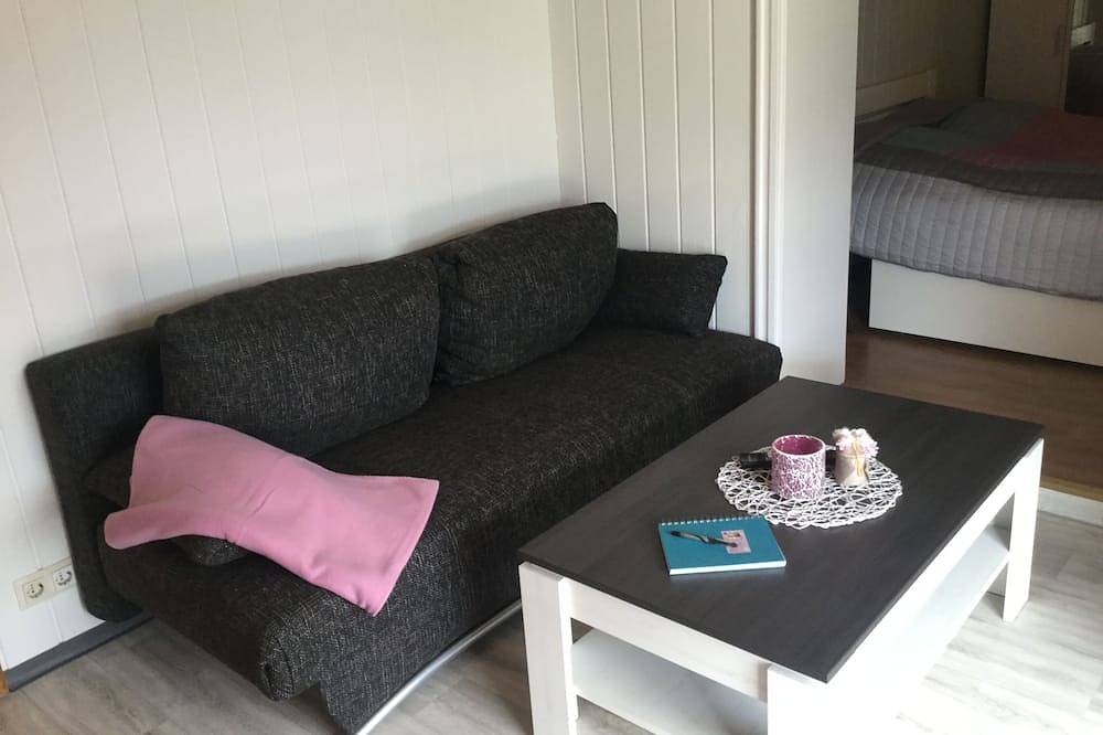 Ganze Wohnung, Gemütliche Ferienwohnung mit separatem Eingang und Terrassenbereich in Kellinghusen, Kreis Steinburg