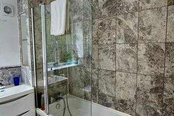 Bed And Breakfast for 7 Guests in Ealing, London, Picture 3