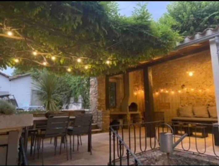 Maison de vacances pour 10 personnes, avec terrasse ainsi que jardin et piscine