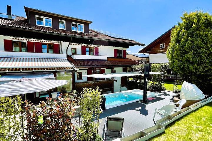 Ferienwohnung für 4 Personen, mit Balkon und Pool sowie Sauna