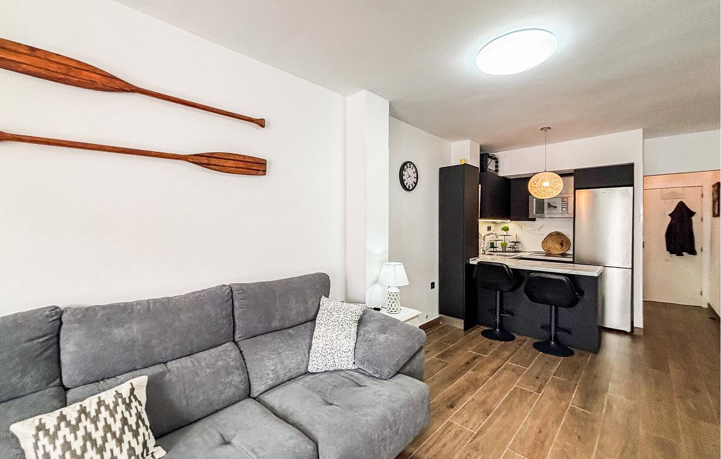 Entire holiday apartment, Sea View Apartment near Playa Punta Prima with Modern Amenities in Mar Azul Torrevieja, Torrevieja