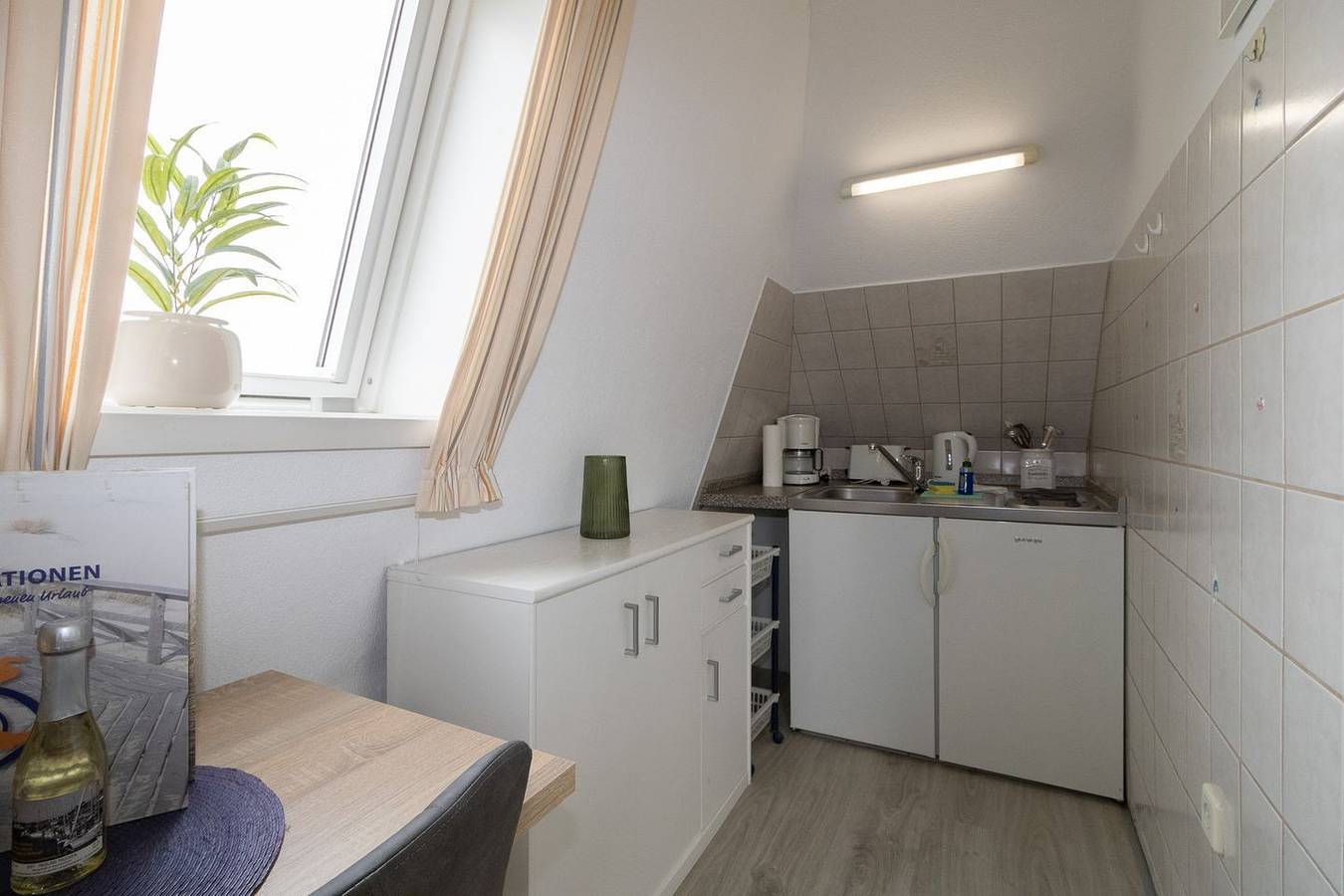 Apartamento entero, Gemütliche 1-Raum Ferienwohnung mit einen Einzelbett und einer Pantryküche für den täglichen Bedarf. in Hörnum, Sylt