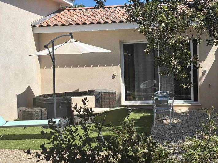 Chambre d’hôte pour 2 personnes, avec Terrasse et Jardin ainsi que Piscine et Vue à Sillans-la-Cascade