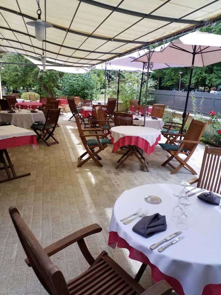 Hôtel pour 4 personnes, avec jardin et terrasse, animaux acceptés à Monplaisant - 3