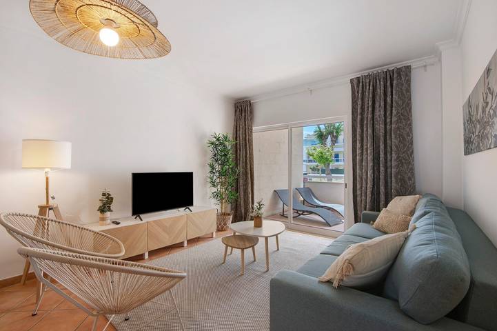 Ganze Wohnung, Ferienwohnung 'T2 F Apt Oliveira' mit Gemeinschaftspool, 2 Balkonen und WLAN in Santa Luzia (Tavira), Parque Natural da Ria Formosa
