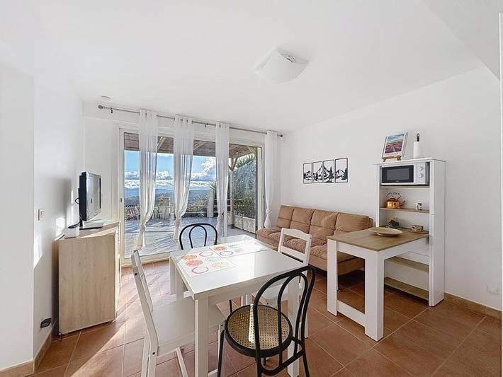 Apartamento de vacaciones para 2 personas, con jardín y terraza además de vistas y piscina - 1