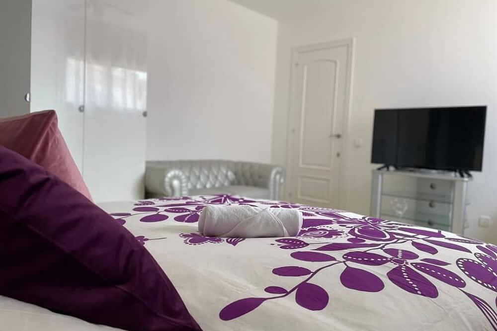 Chambre à 30 minutes de Barcelone avec salle de bain et piscine partagées. in Sant Fost de Campsentelles, Province de Barcelone