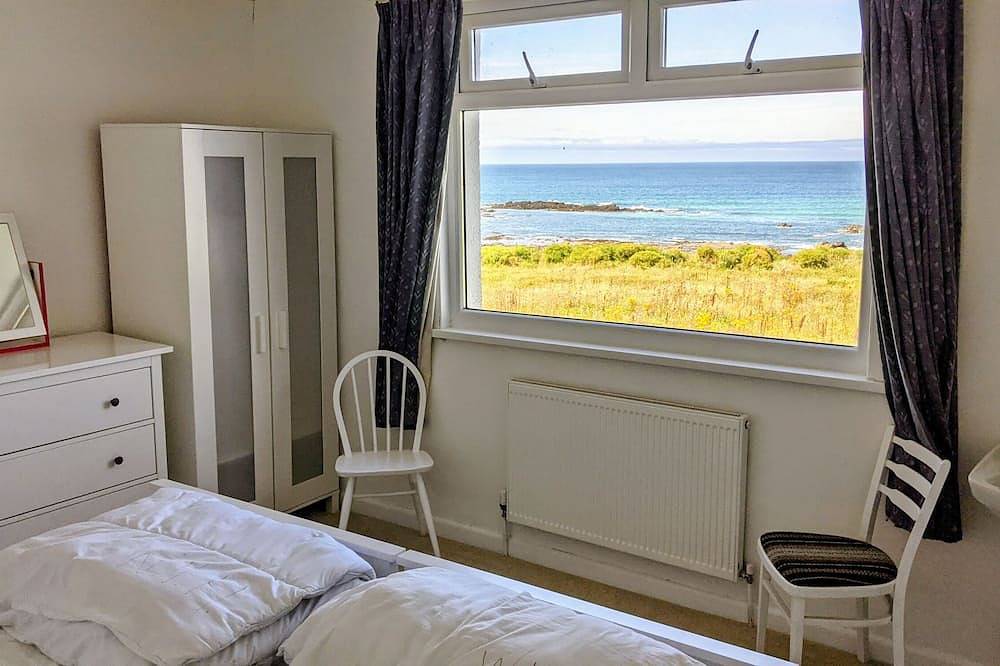Direct expansive sea views from every room and the garden. in Trevone, Cornwall