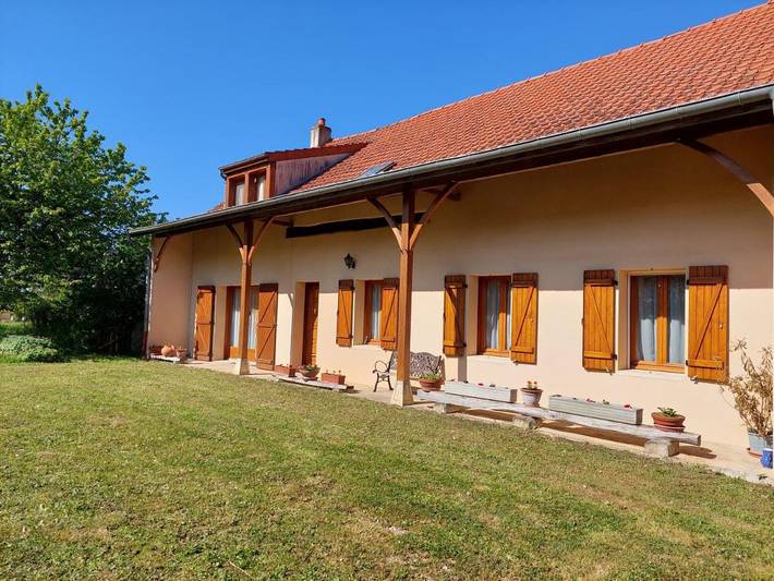 Gîte pour 12 personnes, avec jardin à Asnans-Beauvoisin