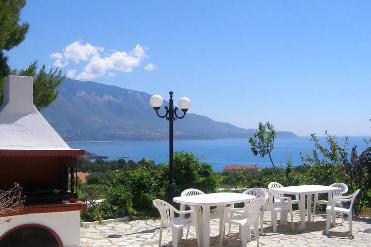Διαμερίσματα διακοπών για 5 άτομα, με κήπο και μπαλκόνι στα Σπαρτιά