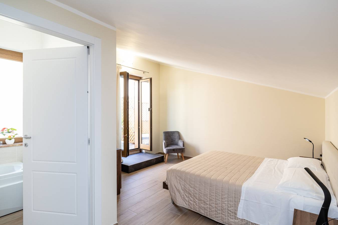 Entire vacation apartment, Scaligero Rooms Carmen in Centro Storico di Verona, Verona